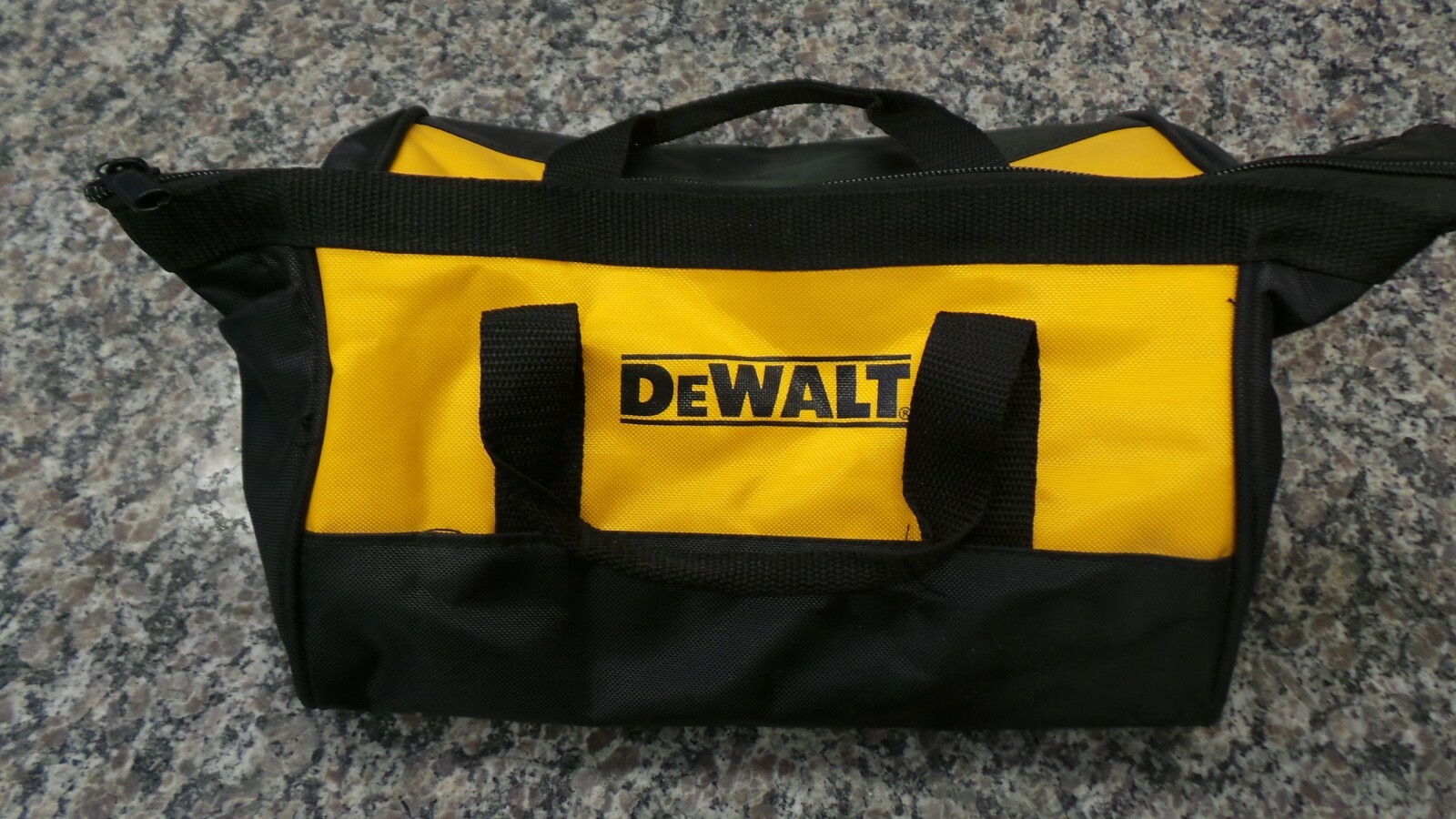 DEWALT TOOL BAG 11″ X 9.5″ X 5″ G118031-7A N LOC. EE-18