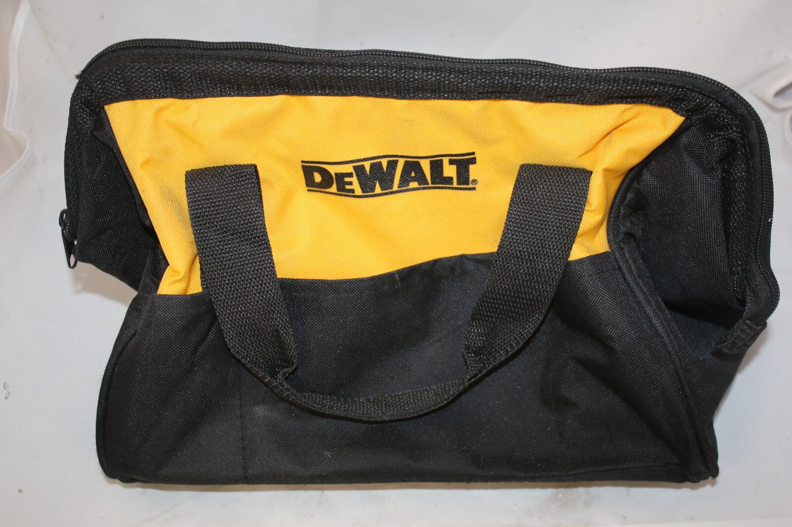 DEWALT 18″ Heavy Duty Contractor Tool Bag