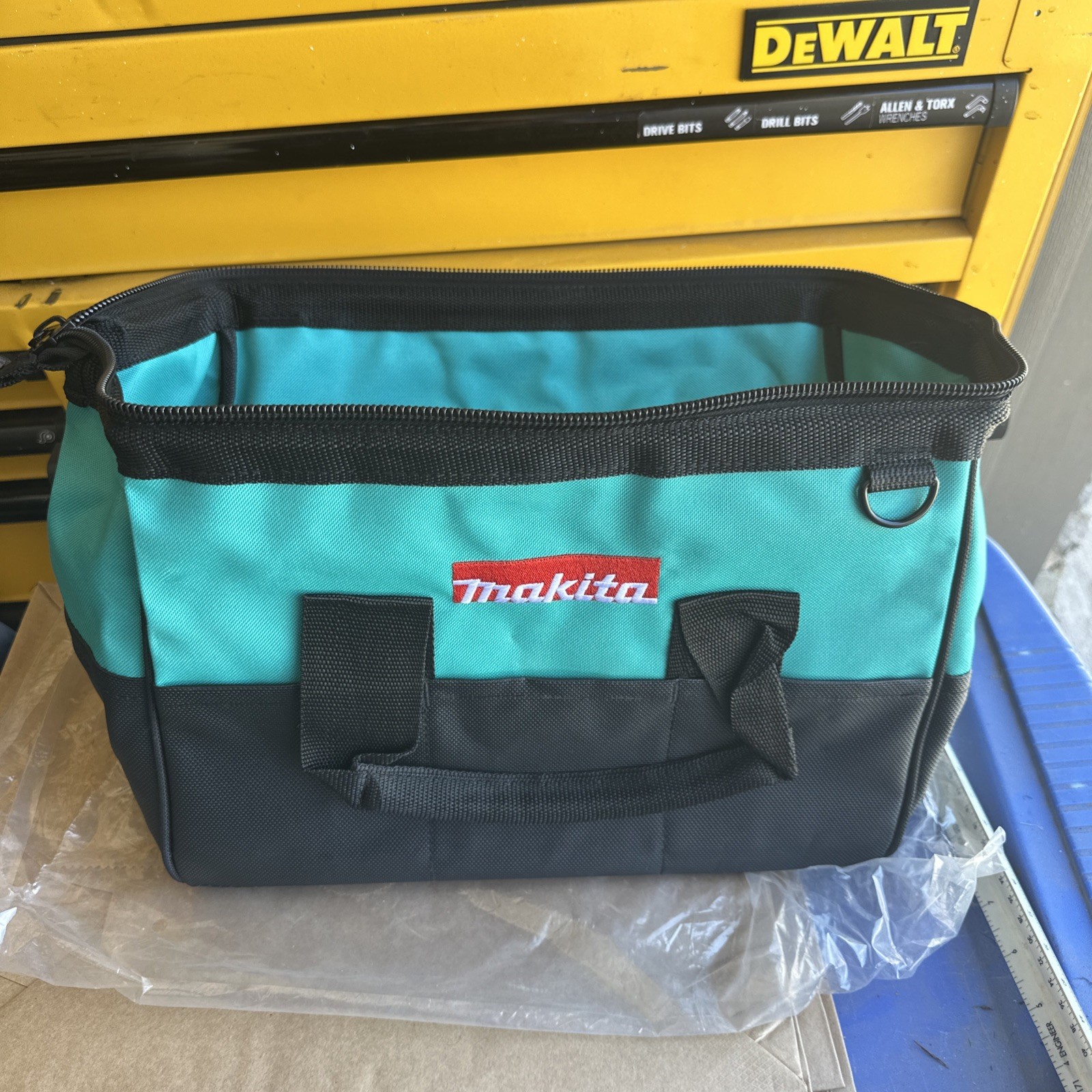 Makita 831253-8 Contractor Tool Bag, 14″X11”X9”
