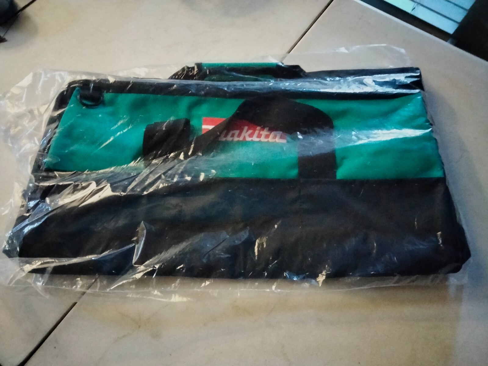 Makita Contractor Tool Bag Polyester 21 in -12 in -10 in Sealed