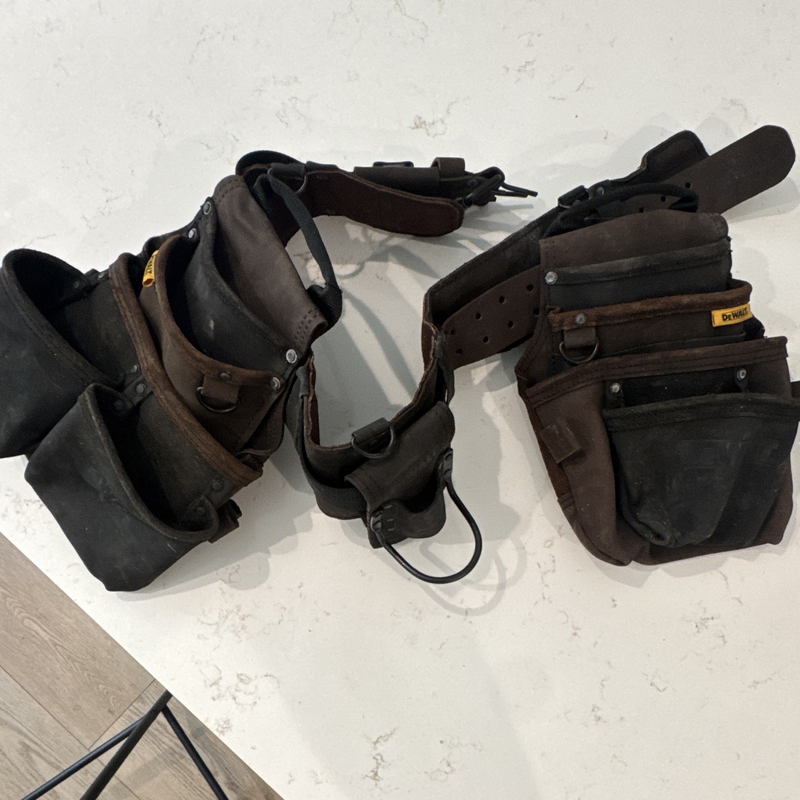 DEWALT Leather Tool Belt w/ Multiple Pouches & Holders Brown/Black