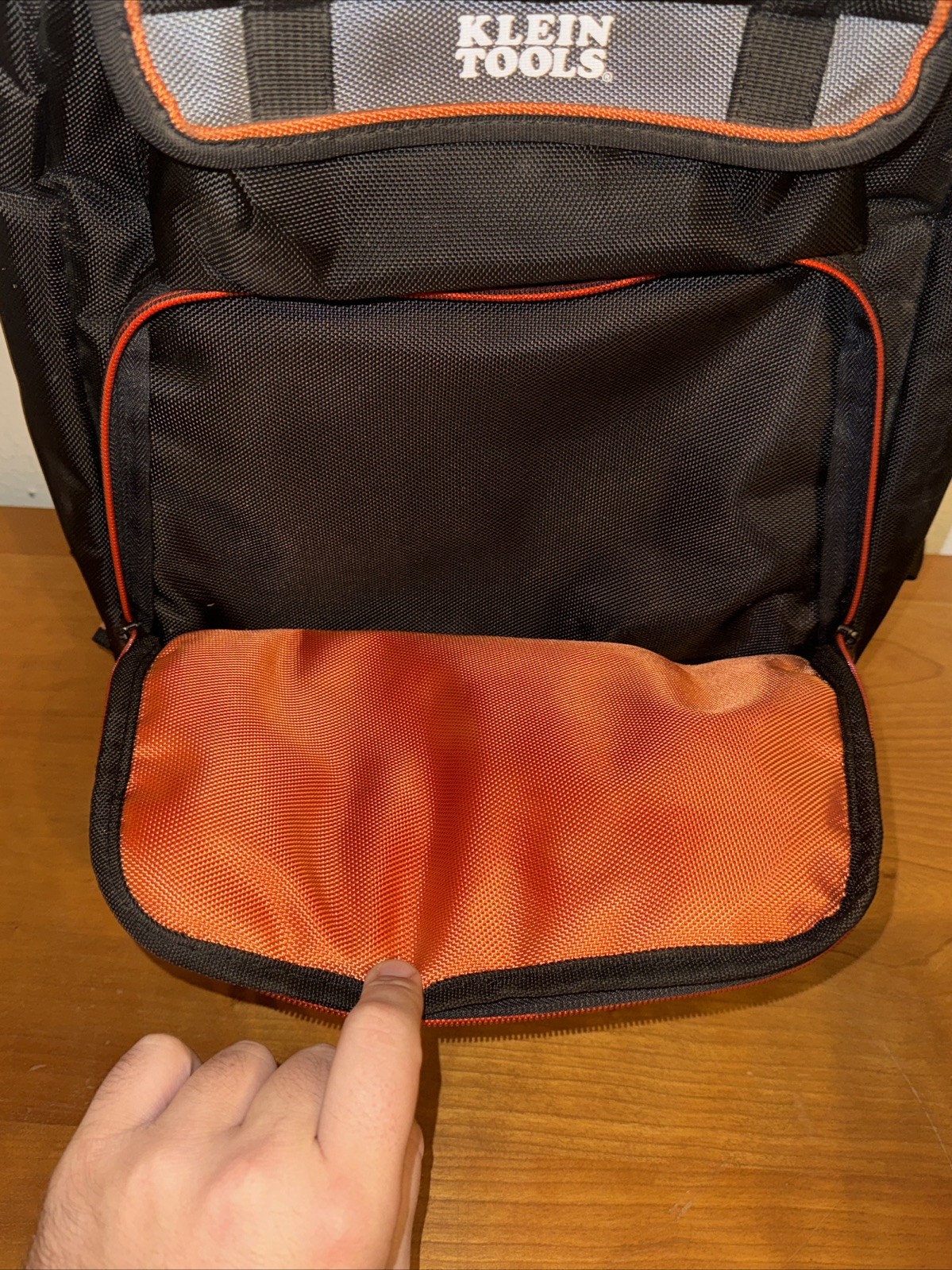 KLEIN TOOLS Tradesman Pro Tool Backpack Electrician Hard Bottom Great Condition!