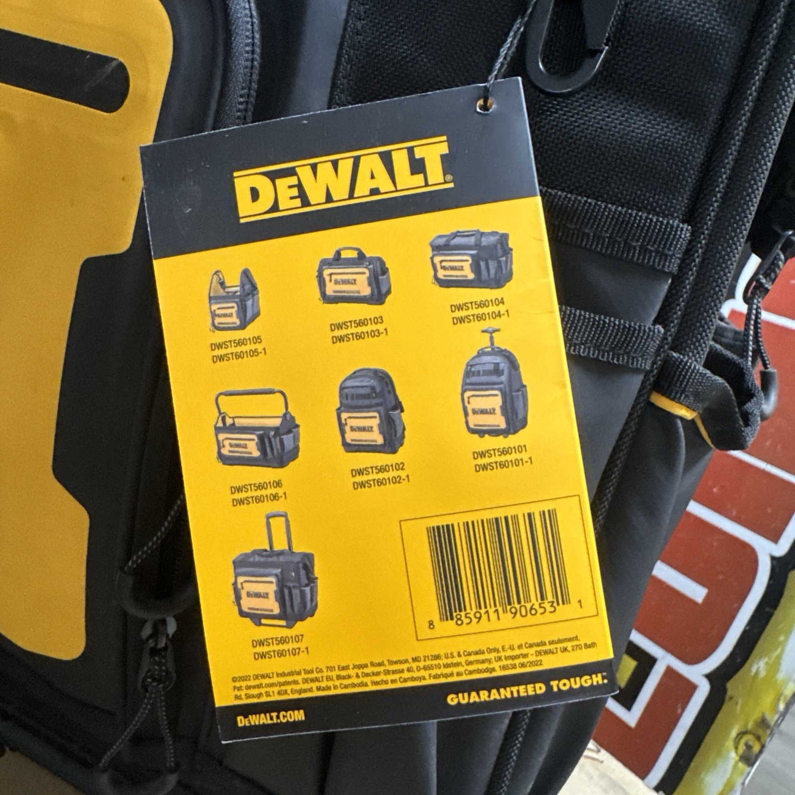 (In the USA) DeWALT DWST560107 18″ PRO Durable Water Resistant Rolling Tool Bag