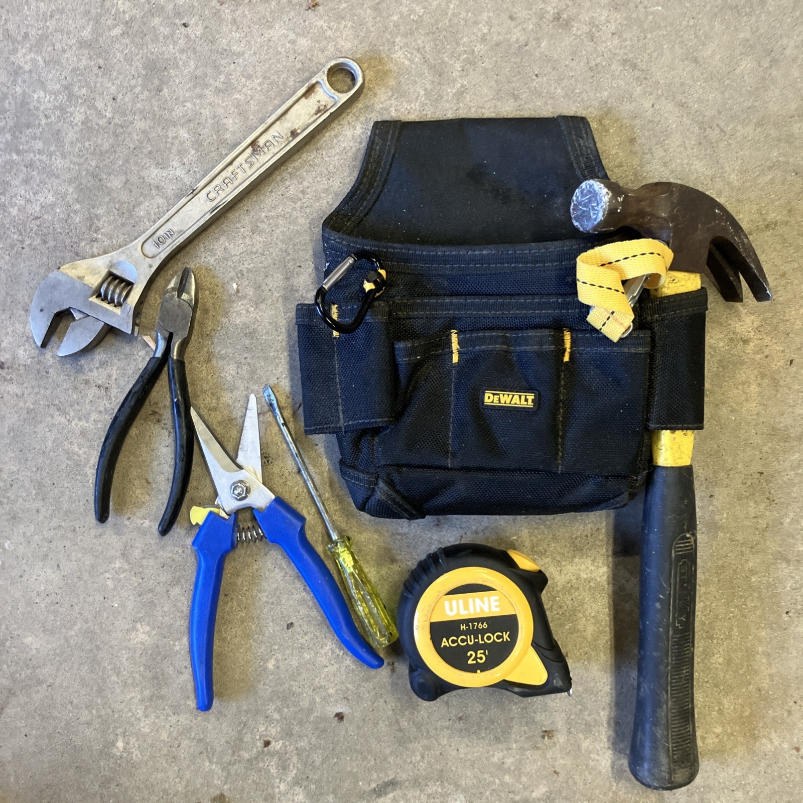 DeWalt Tool Belt Pouch Utility Holster Multi Pocket Black Yellow Tool Set B13