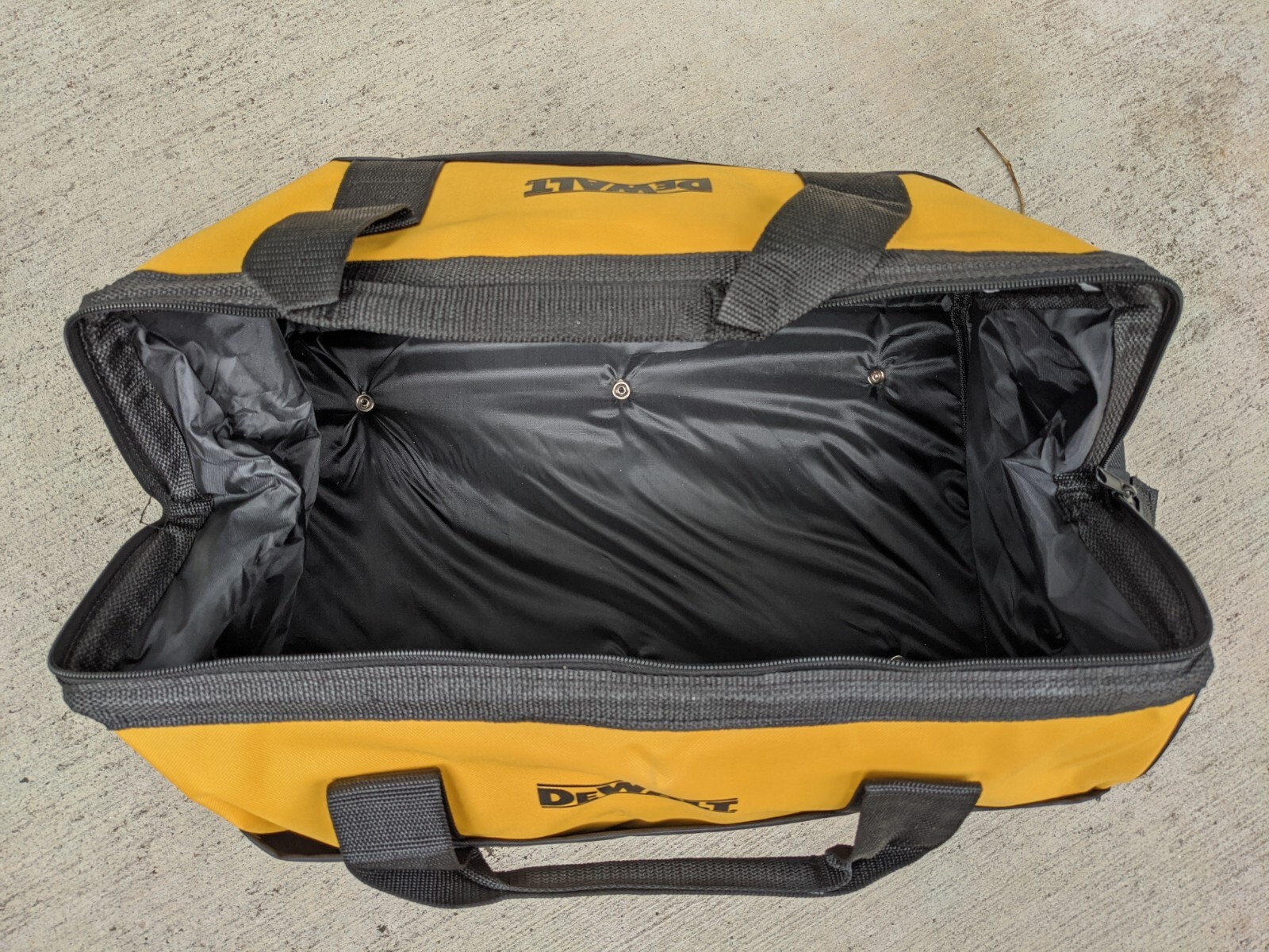 Dewalt OEM DCK019 Large Nylon Contractor HD Tool Bag 19″ x 12″ x 11″ – ***NEW***