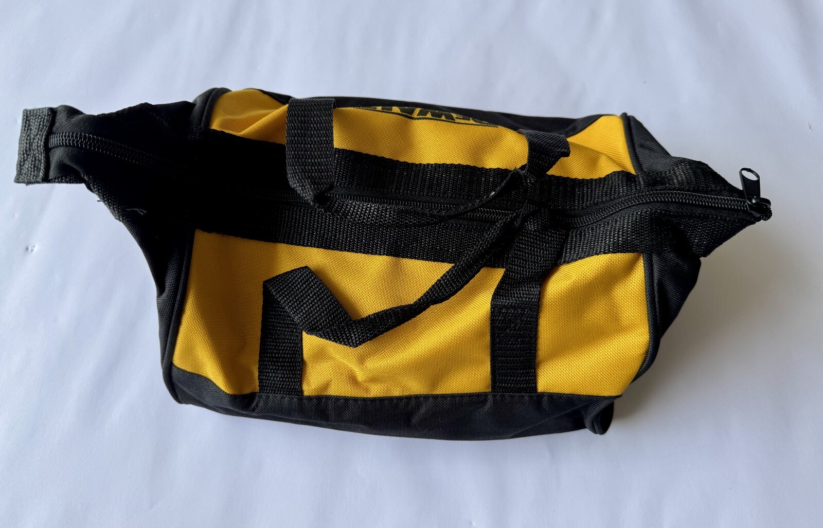 New Dewalt 11” Heavy Duty Ballistic Nylon Tool Bag 11” x 8” x 7”