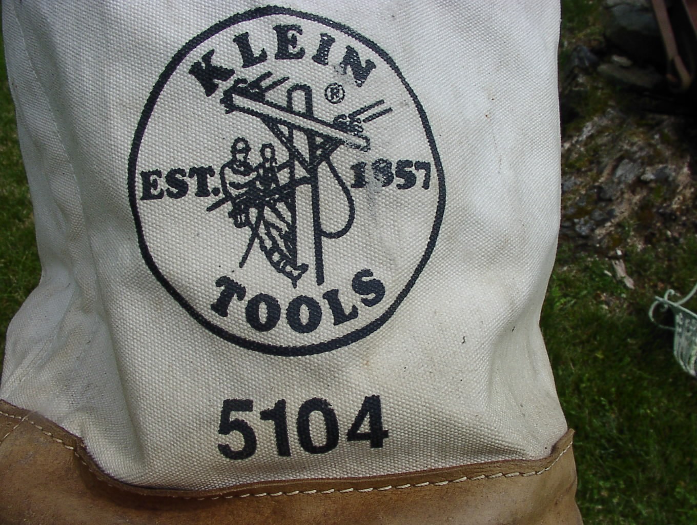 Klein Tools Holder 5104 Canvas & Leather Bottom 16″ X 12″ Linesman’s Bucket Bag