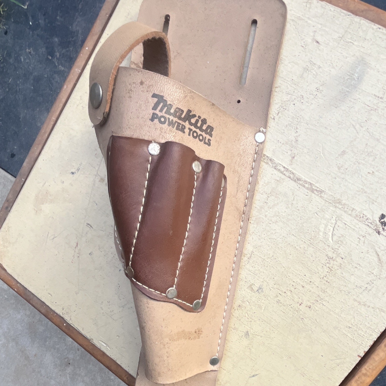 Makita Power Tools Leather Tool Holster Pouch Holder, Tan/Brown, 1 Item