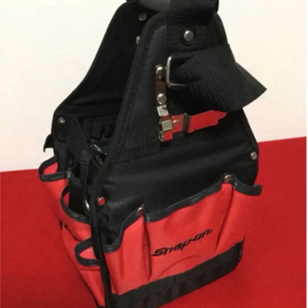 Snap-on TB1OMP3 compact tool bag with 12 exterior and 9 interior pockets