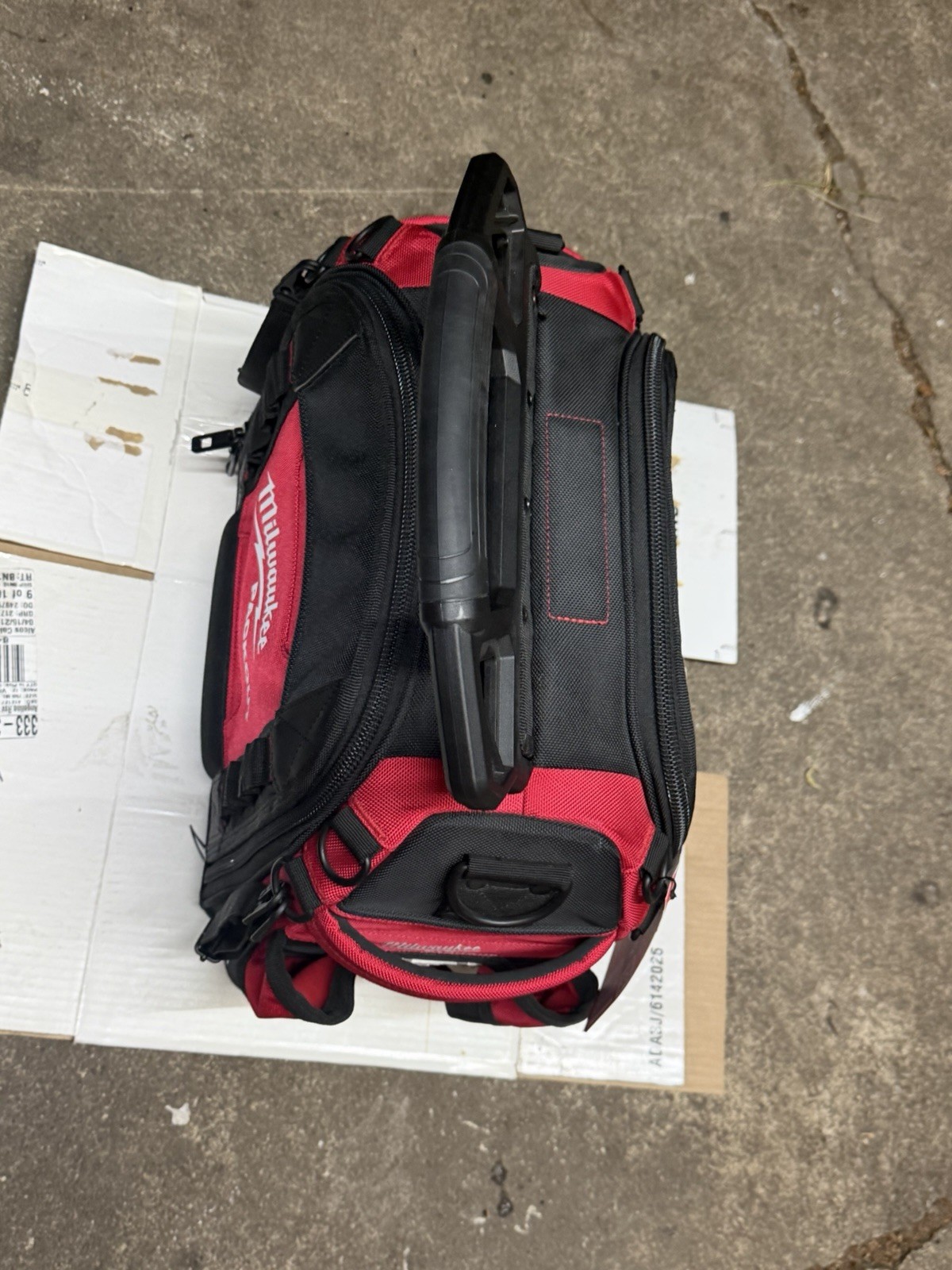 NEW Milwaukee Packout 15″ Tear-Resistant Durable Structured Tool Bag, 48-22-8316