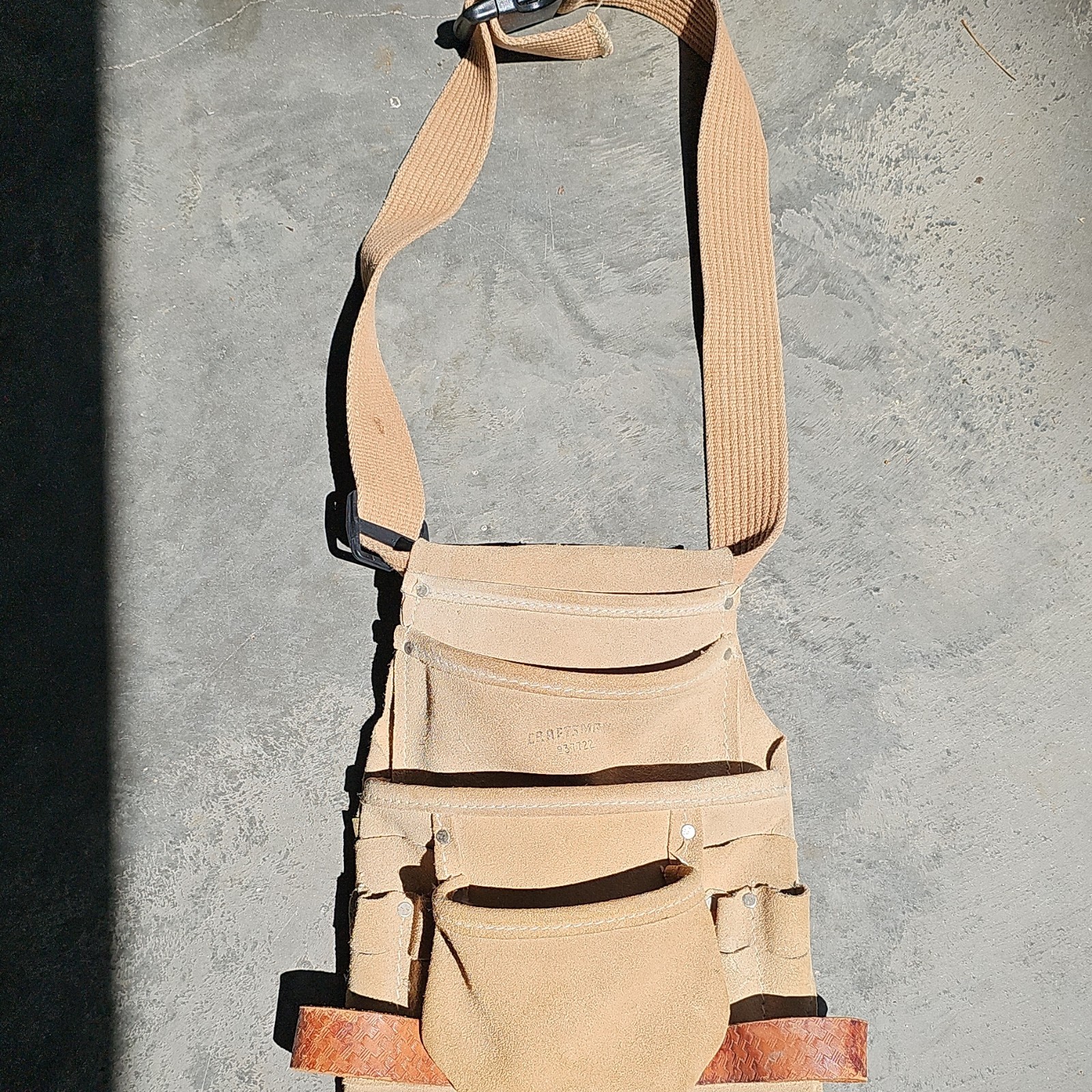 Craftsman 93722 Tan Leather Tool Pouch, Adjustable Belt/Fit, 12 in