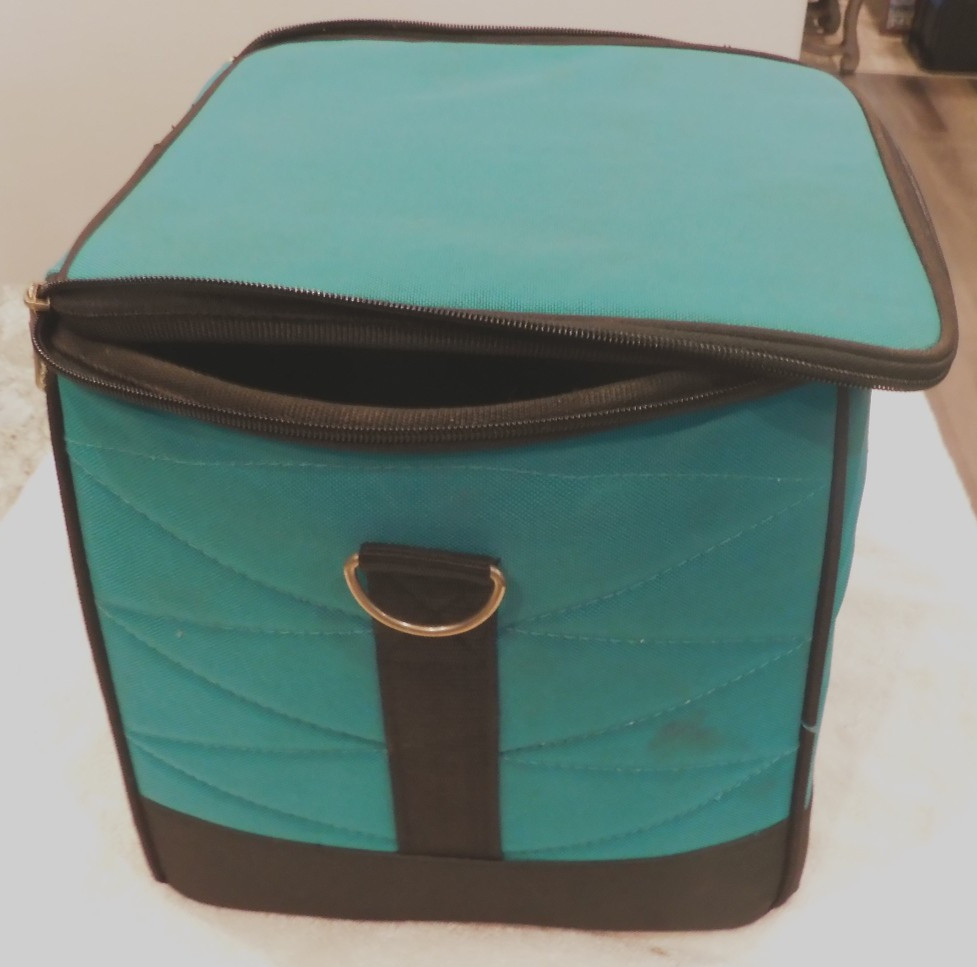 Makita 10″ Square Lithium-Ion Storage/Carry bag with Dividers