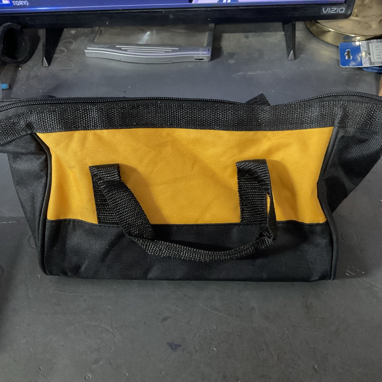 DEWALT TOOL BAG 8” X 11”, Zippered, N294699