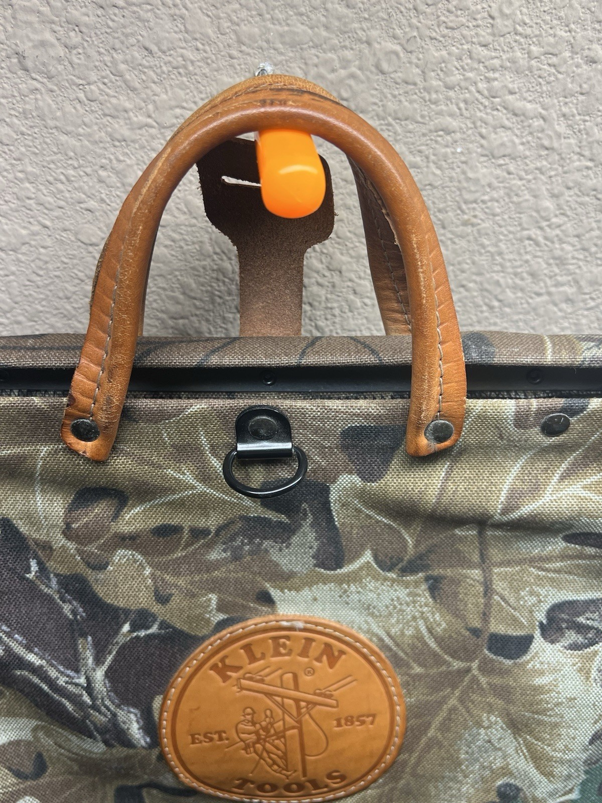 Klein Tools 5102-18C VTG Camo Bag Realtree Advantage Pattern USA Leather Canvas
