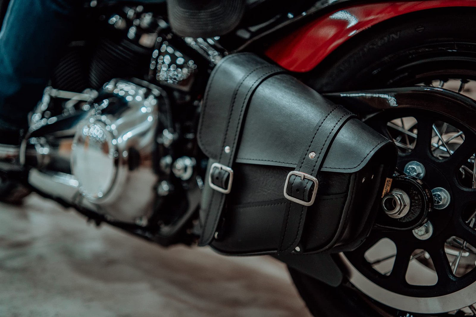 Willie & Max Black Synthetic Leather Small Motorcycle Swingarm Bag for Softail/T
