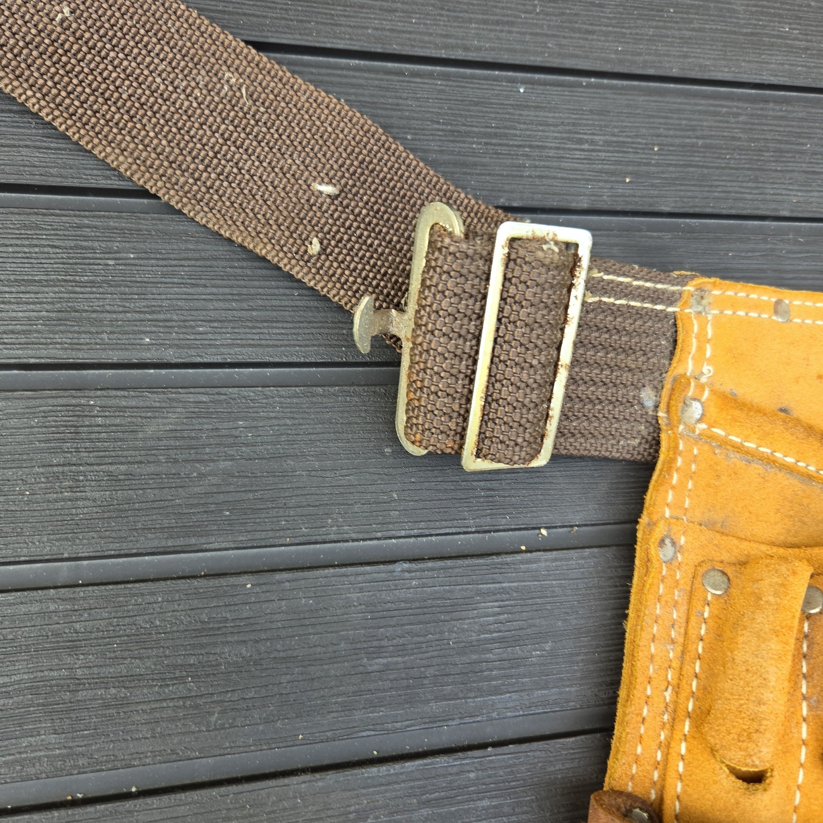 Carpenter LEATHER TOOL BELT/POUCH Custom Leathercraft CLC H427X
