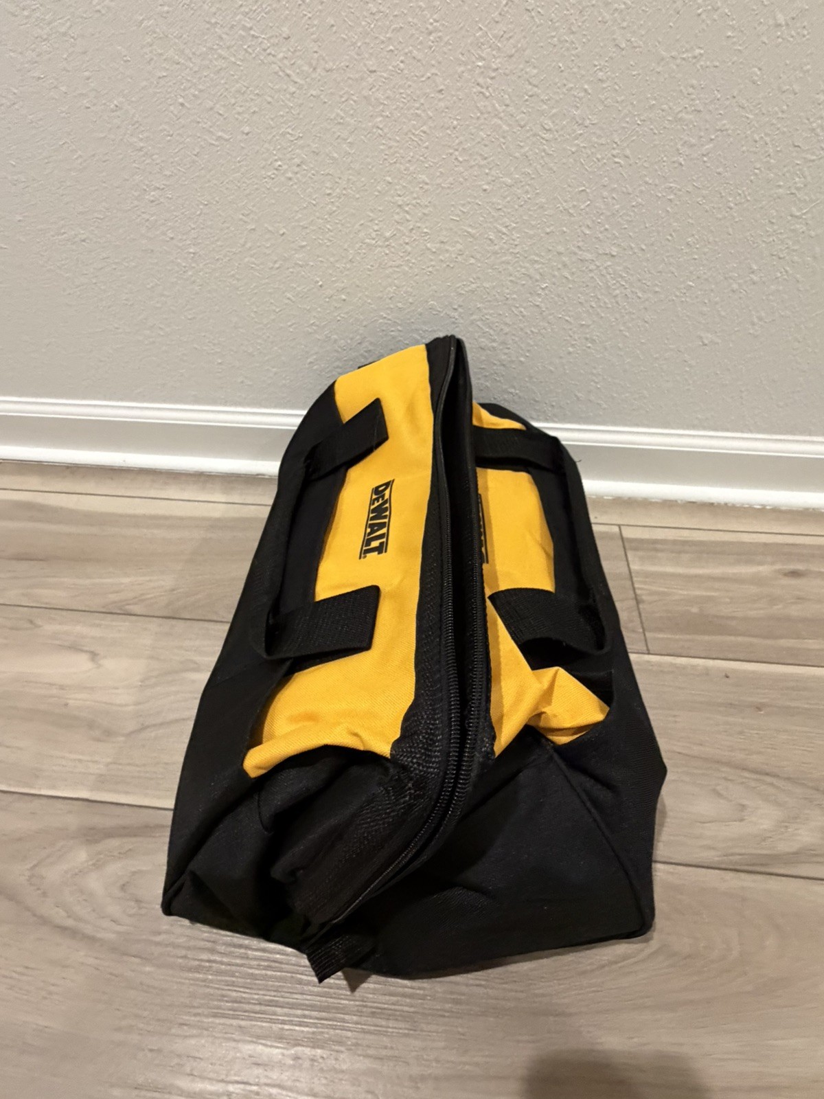 New Dewalt Tool Bag Heavy Duty Ballistic Nylon 19” x 12″ x11″