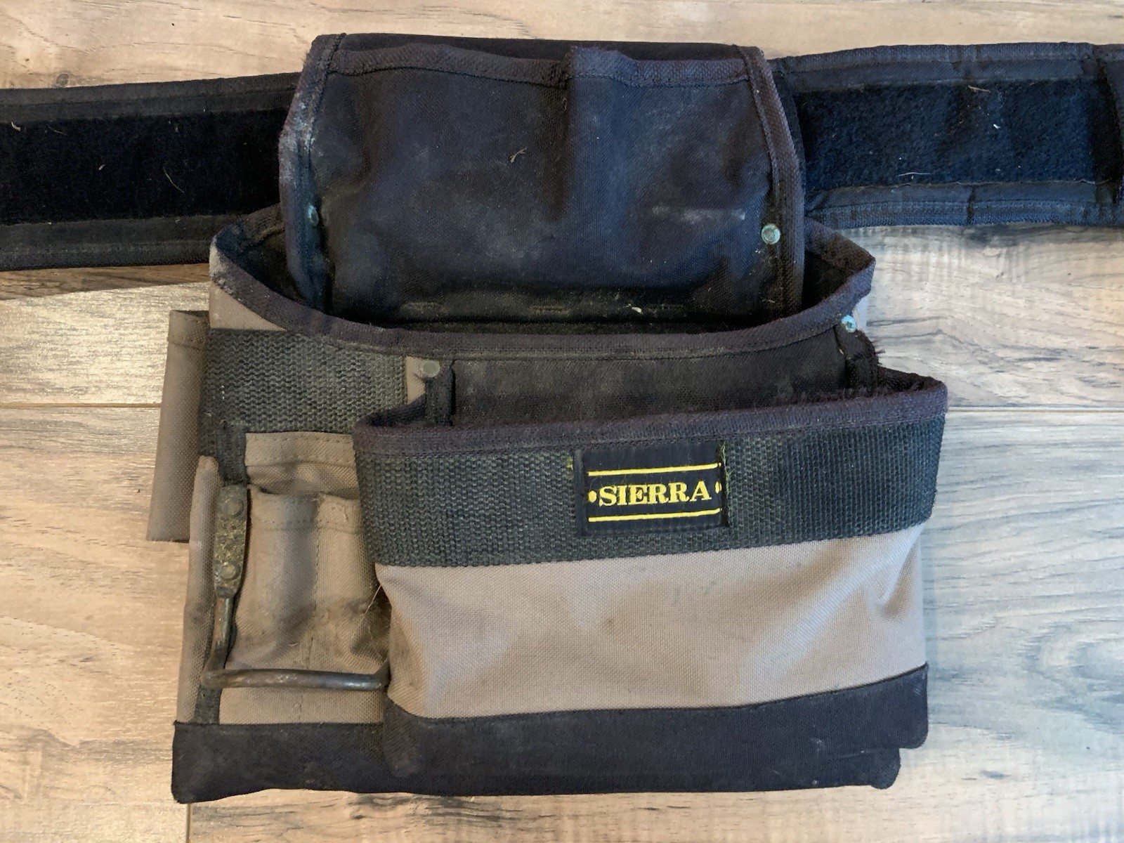 Sierra Toolbelt 2 Large Multi-Compartment Pouches One Torn Belt Loop