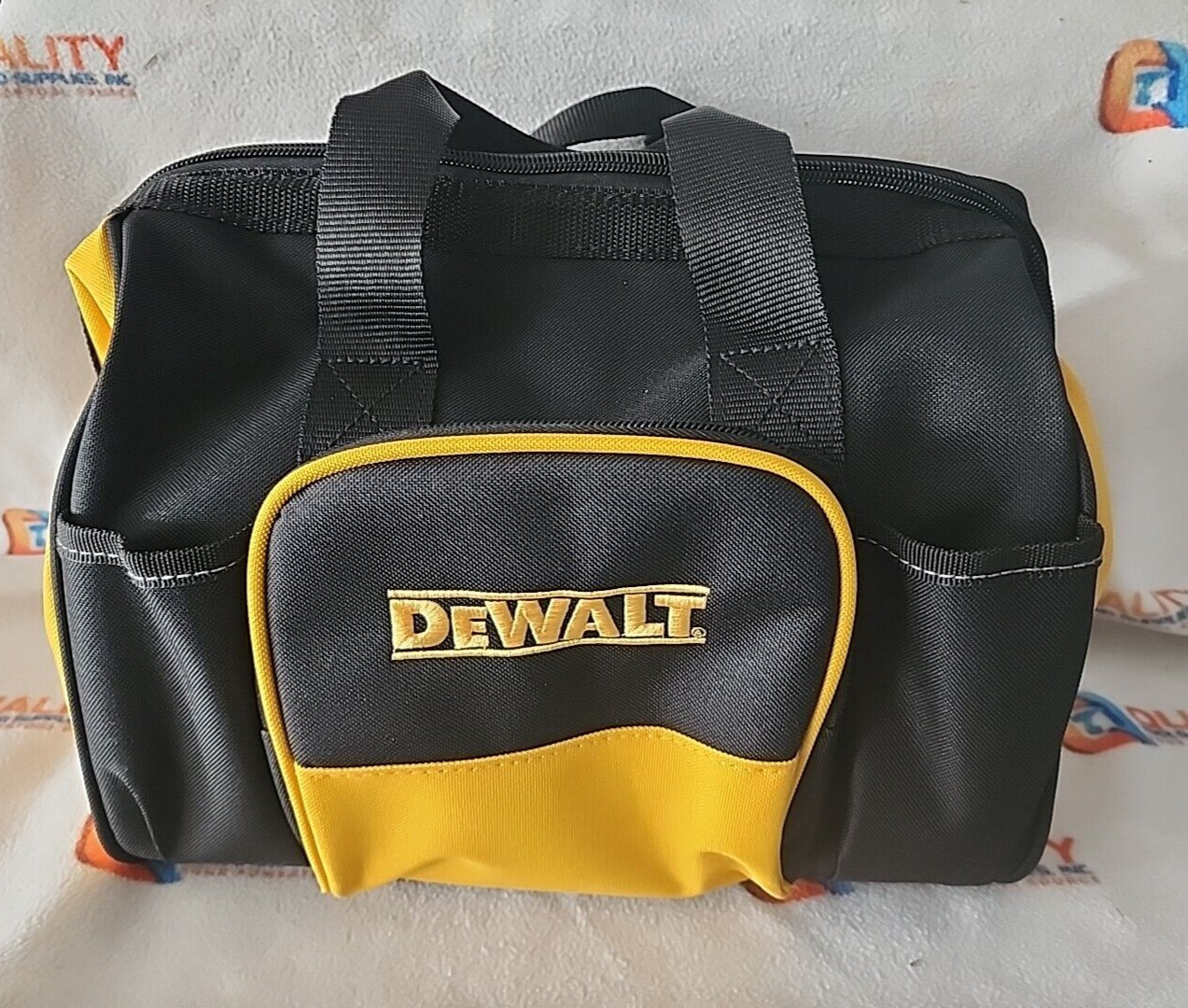 New Dewalt 12-1/2” 3-Pocket Heavy Duty Nylon Tool Bag N712936 with Skids