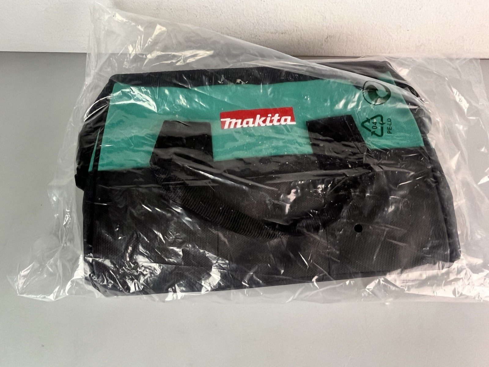 Makita 831253-8 Contractor Tool Bag, 14″