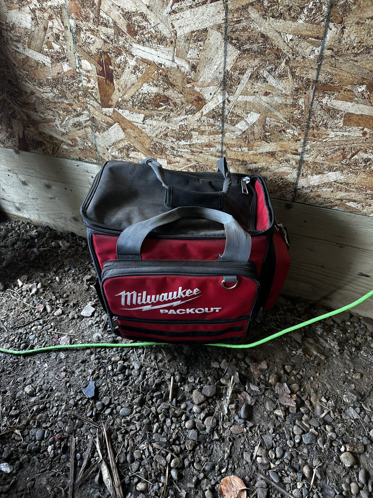 Milwaukee PACKOUT 11 inch 58-Pocket Tool Bag – (48-22-8300)