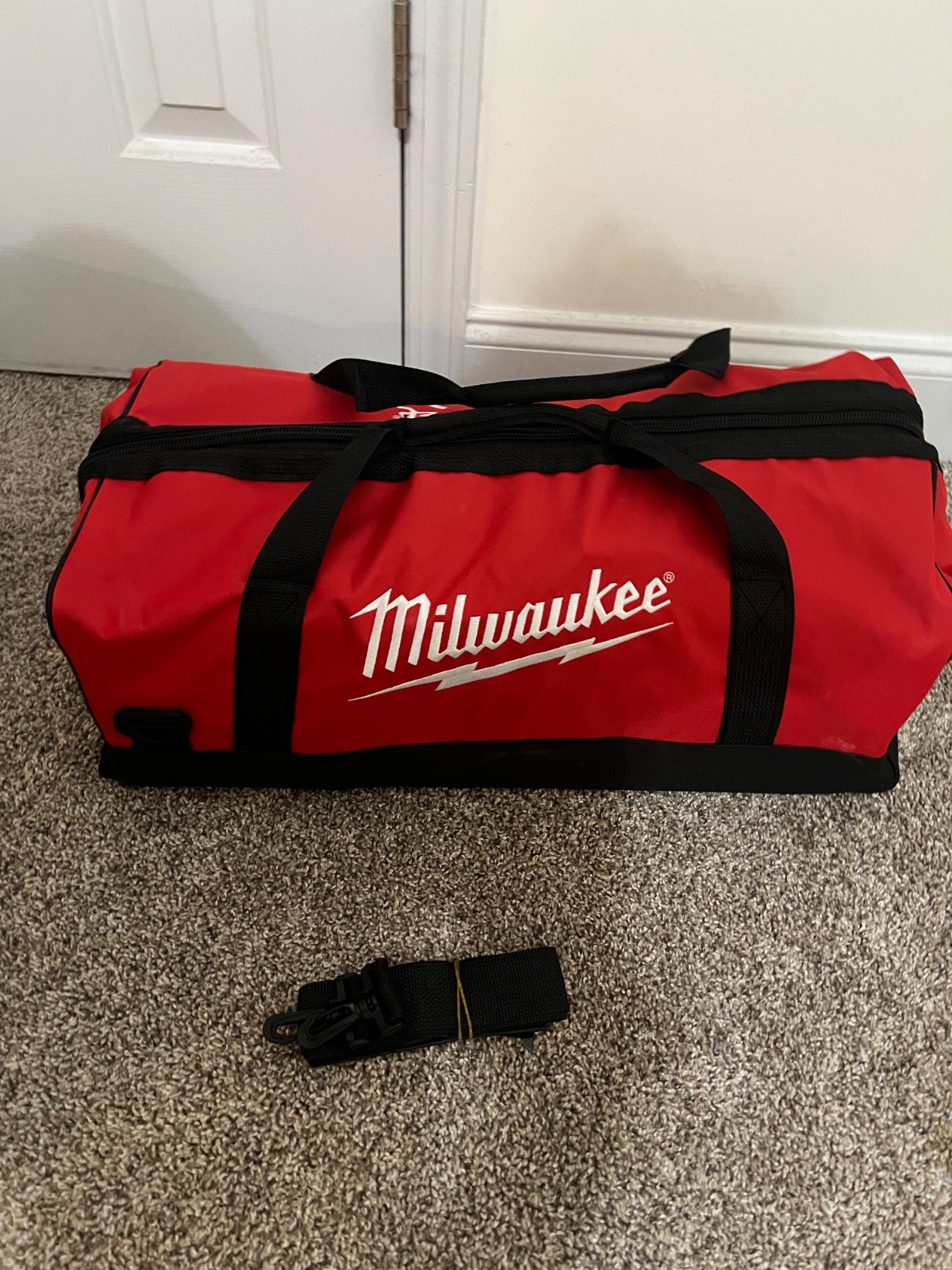 Milwaukee 902033036 22 inch Tool Bag – Red