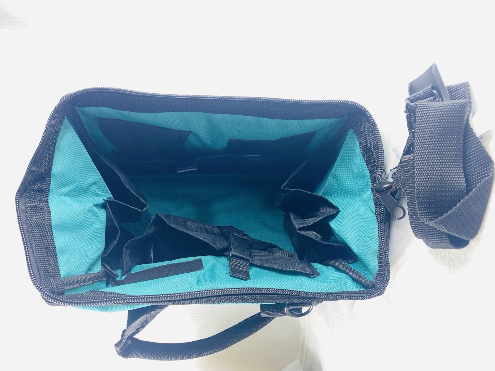 Makita Medium Size Contractor Tool Bag with Strap (13″ x 8″ x 10″) NEW