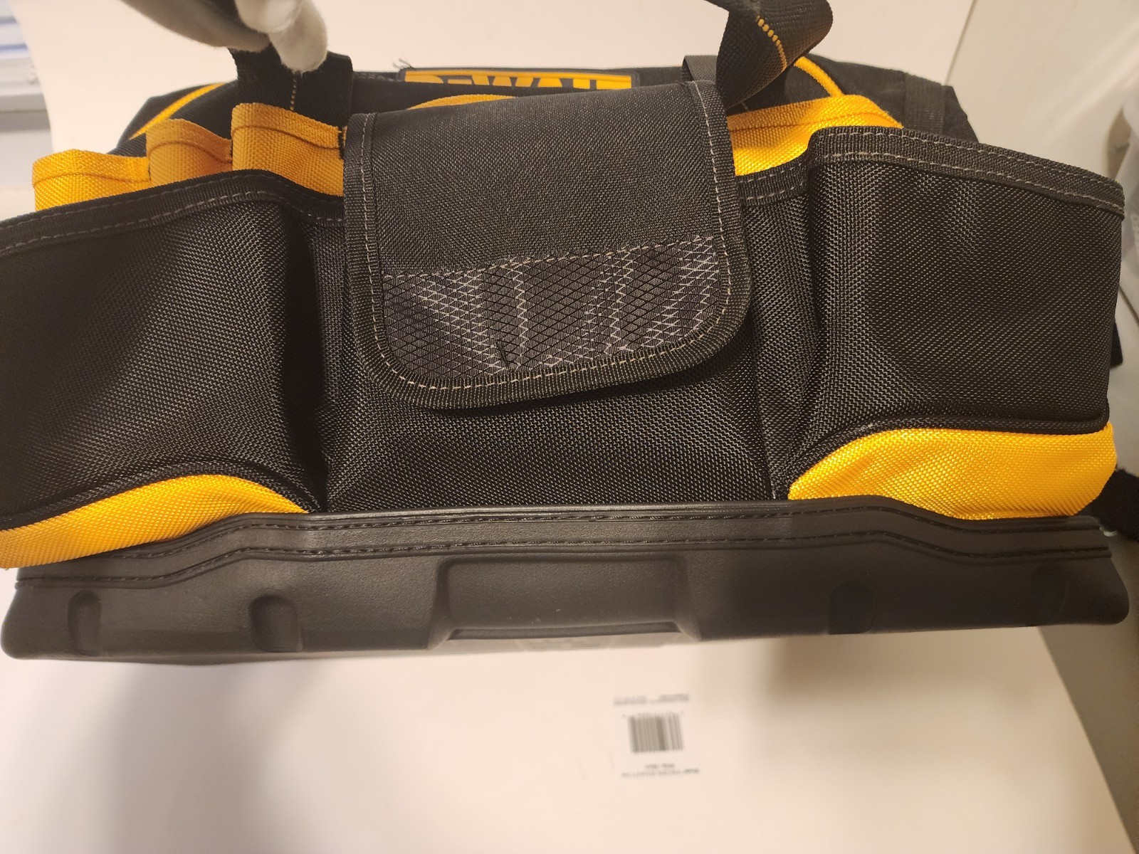EUC DeWalt DG5528 18″ Closed Top Tool Bag Ballistic Poly Heavy Duty 33 Pockets