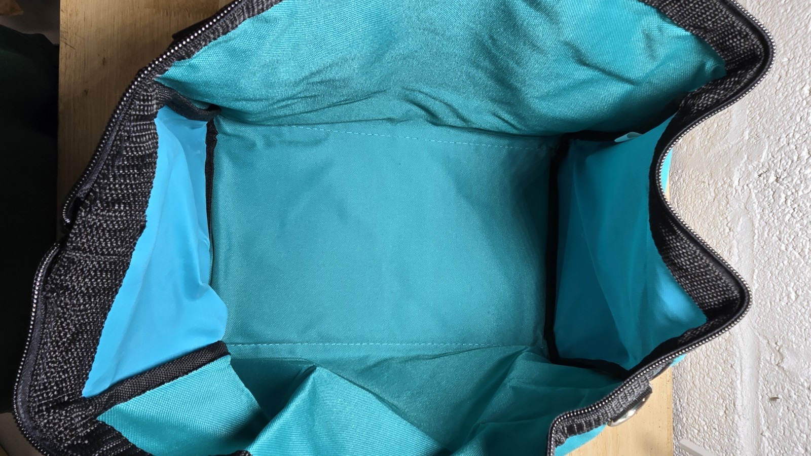 Makita 14″x 9″ x 12″ Tool Bag 8 Pockets
