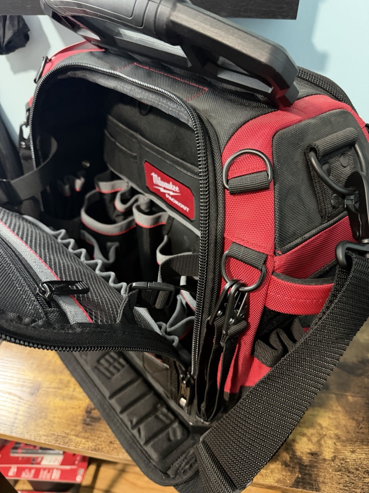 Milwaukee PACKOUT 15″ Structured Tool Bag – 48-22-8316