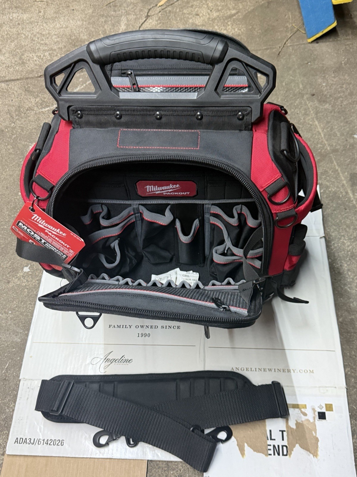 NEW Milwaukee Packout 15″ Tear-Resistant Durable Structured Tool Bag, 48-22-8316