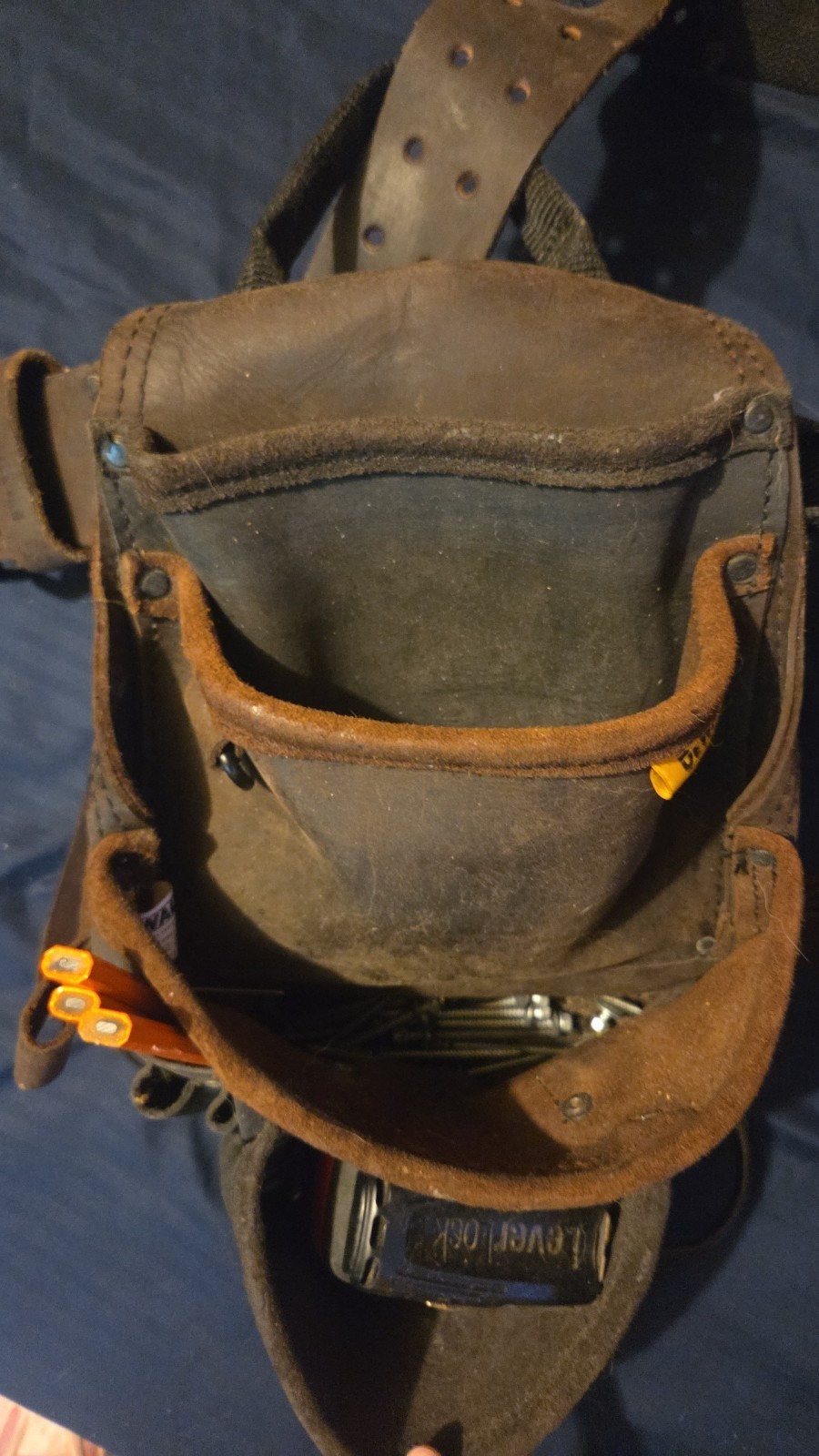 DEWALT Leather Tool Belt Pouch with Handle – Black/Brown Tool Belt Pouch
