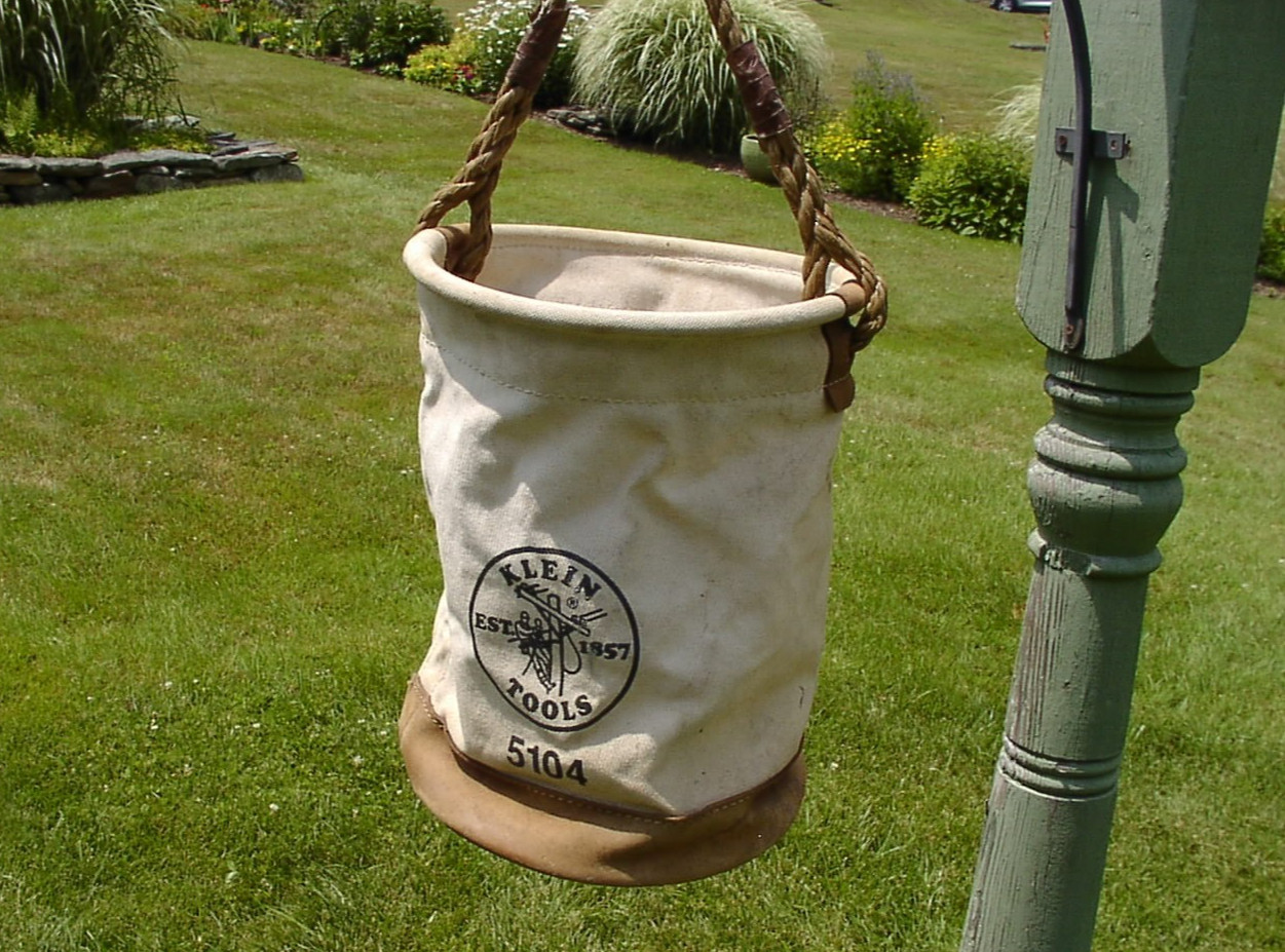 Klein Tools Holder 5104 Canvas & Leather Bottom 16″ X 12″ Linesman’s Bucket Bag
