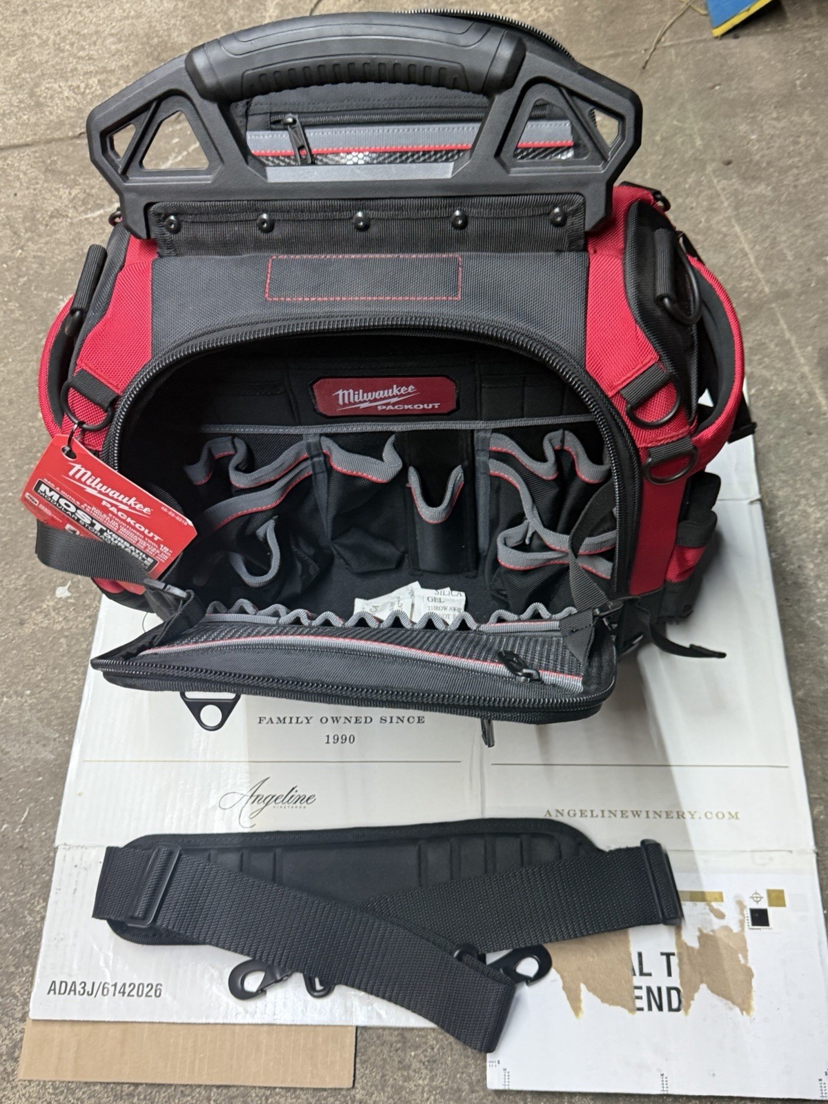 NEW Milwaukee Packout 15″ Tear-Resistant Durable Structured Tool Bag, 48-22-8316