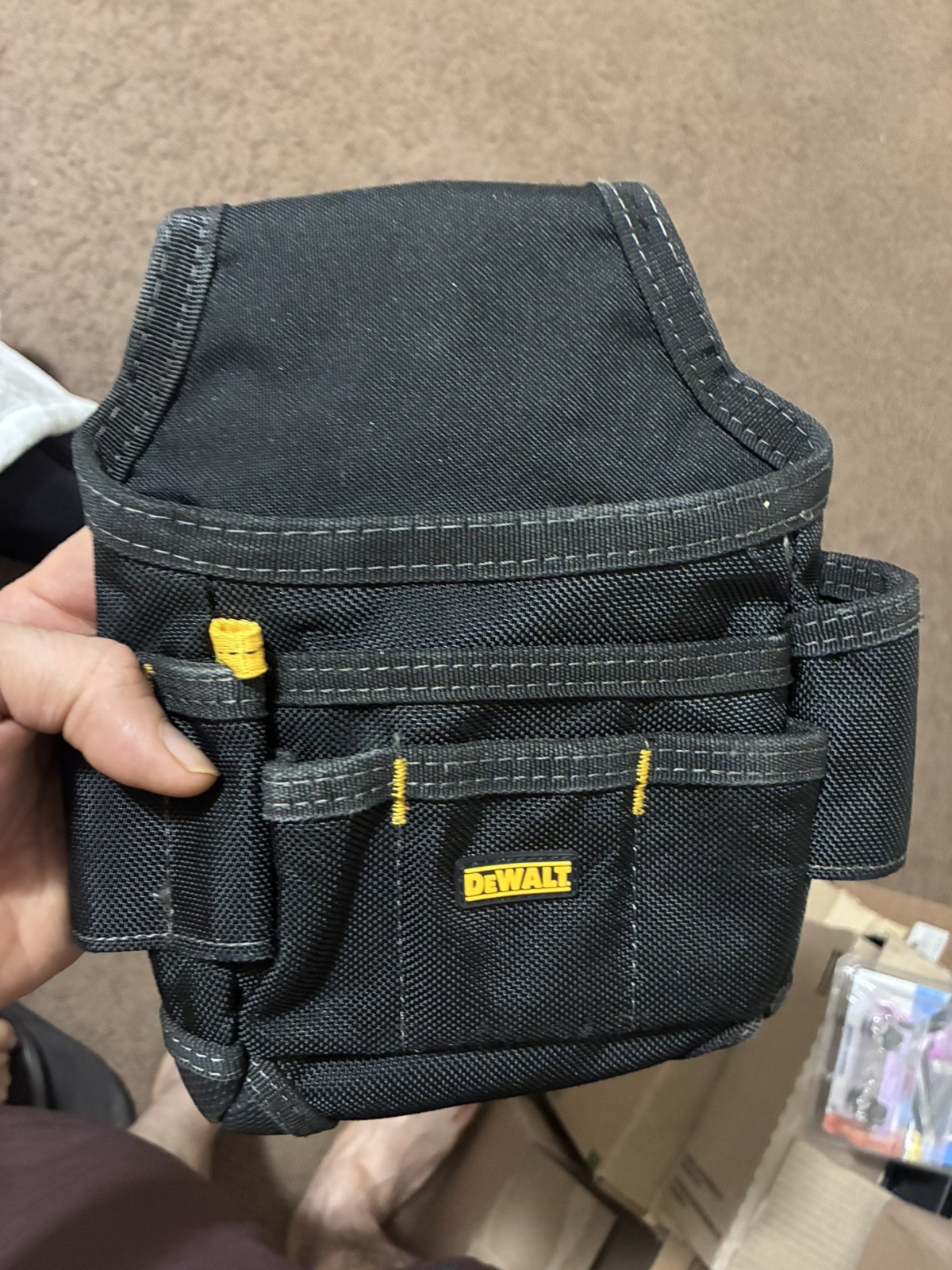 DEWALT Tool Belt Pouch Medium Black Polyester Utility Work Organizer Holster-use