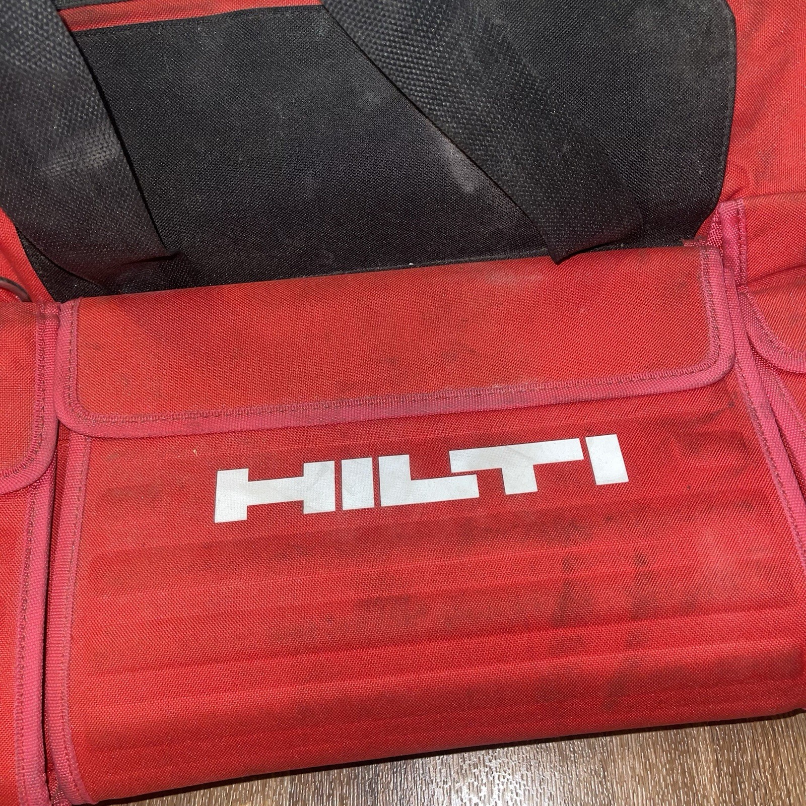 HILTI Large HD Tool Bag Red Zip Close Used Good Condition