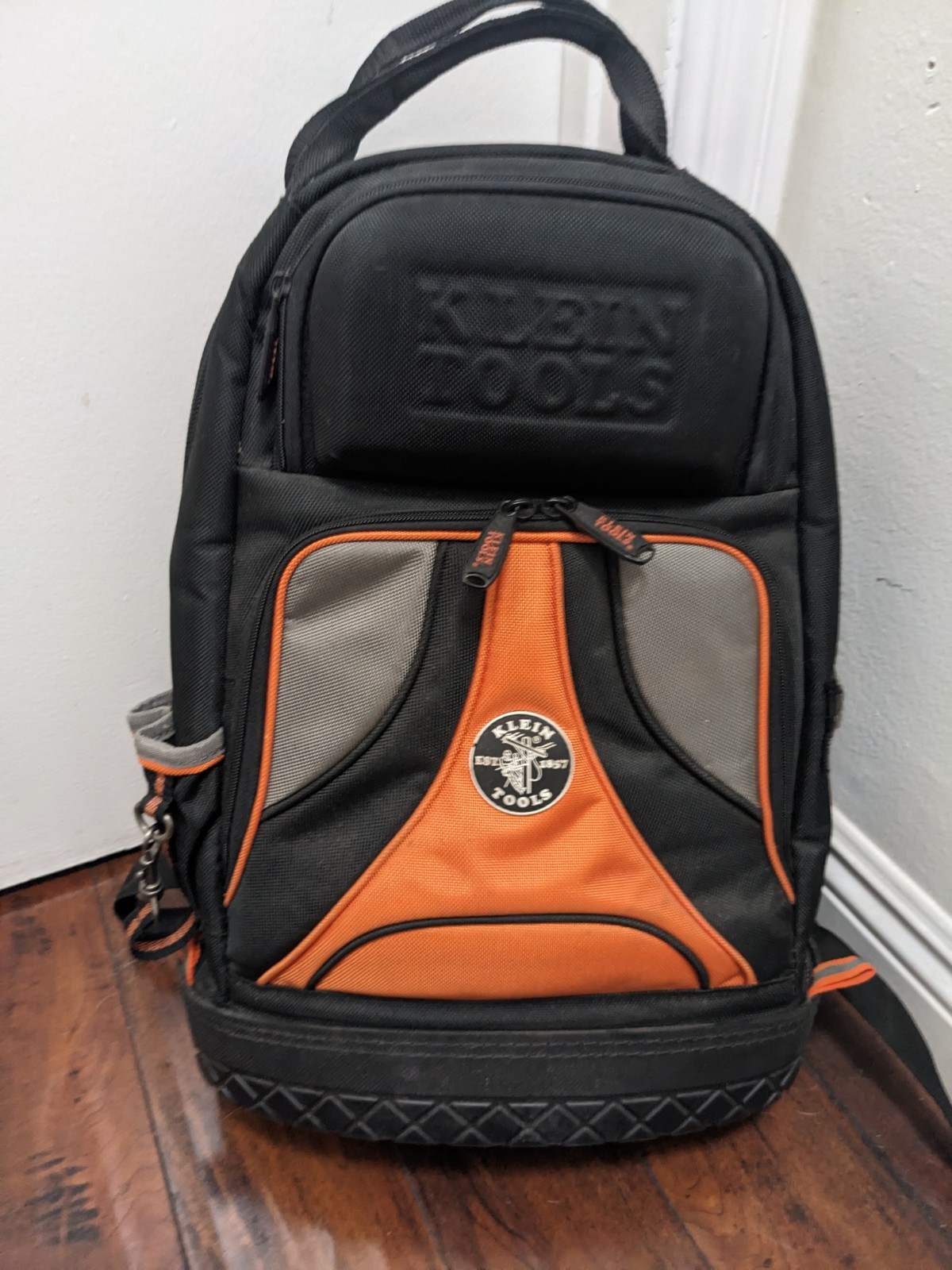 Klein Tools Backpack Tradesman Pro Multi Pockets Zippered Orange Black bag *NICE