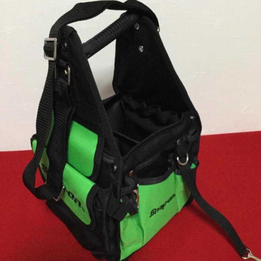 Snap-on TB1OMP3 compact tool bag with 12 exterior and 9 interior pockets Green
