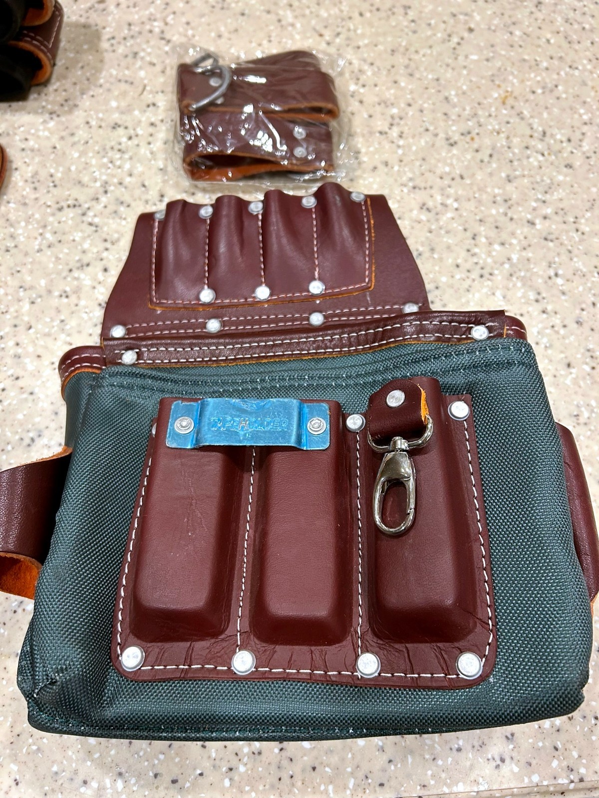 NEW FUERI Electrician’s Heavy Duty 26 Pocket Leather-Nylon Tool Belt & Bag Combo