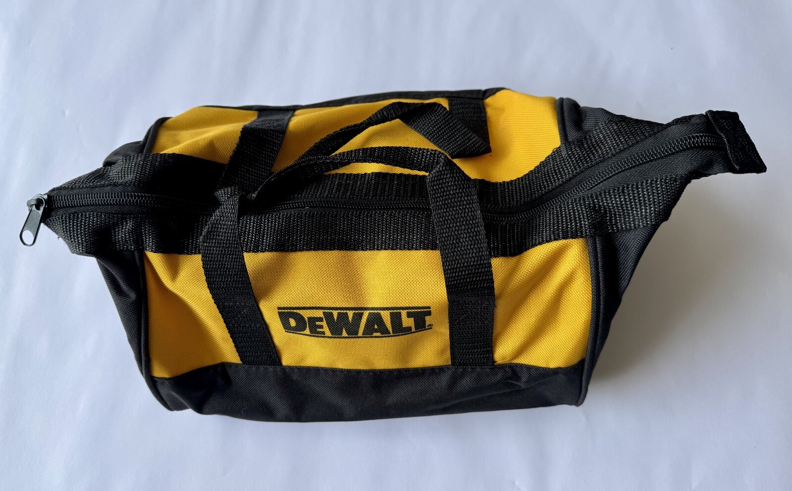 New Dewalt 11” Heavy Duty Ballistic Nylon Tool Bag 11” x 8” x 7”