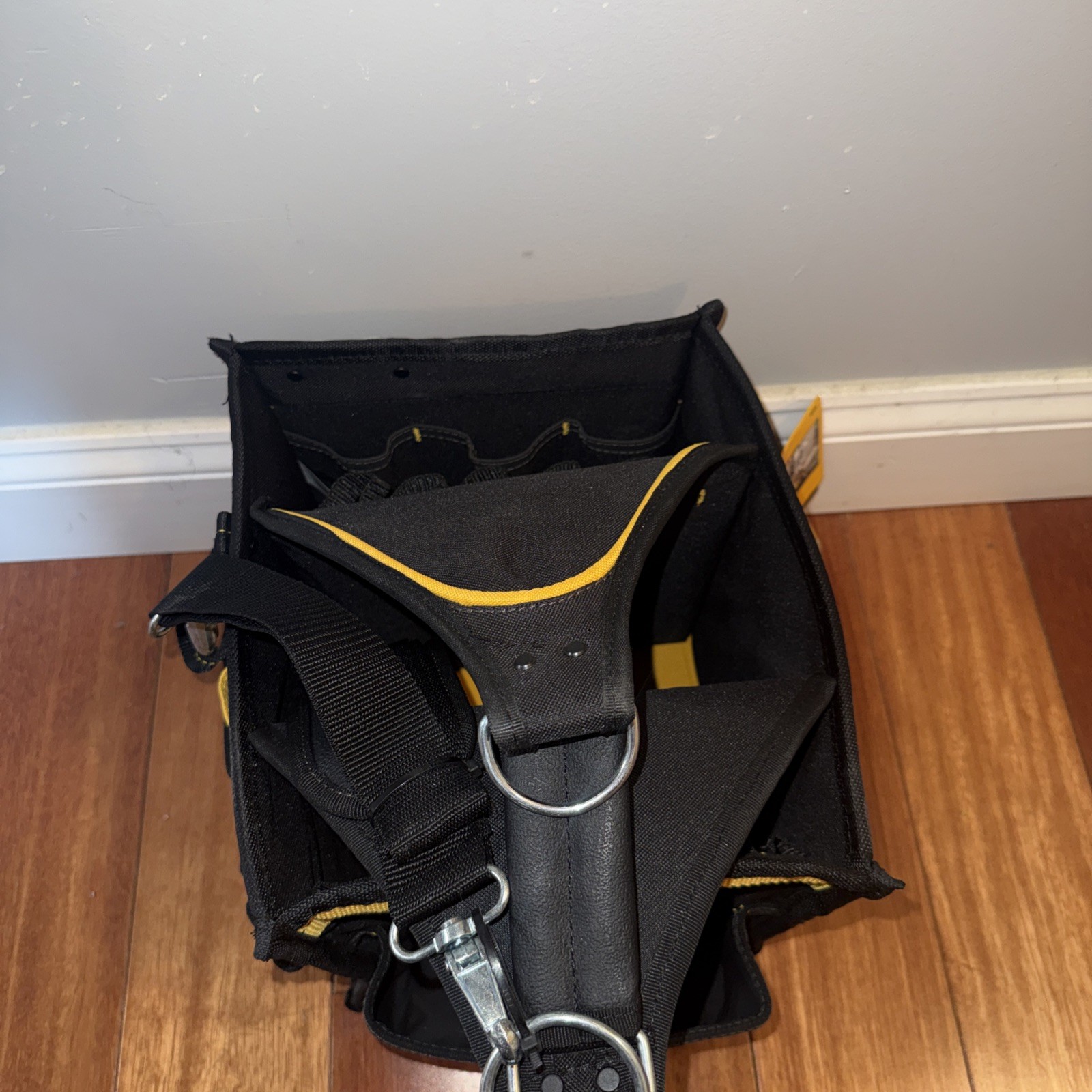 DEWALT 11″ Electrical/Maintenance Tool Carrier NO parts tray (DG5582)