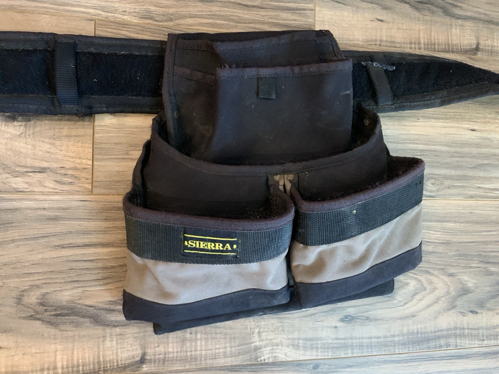 Sierra Toolbelt 2 Large Multi-Compartment Pouches One Torn Belt Loop