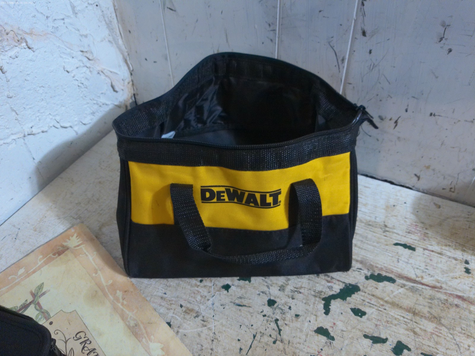 NEW DEWALT 12″ X 8″ X 7″ Heavy Duty Nylon Small Tool Bag Tote, N294699
