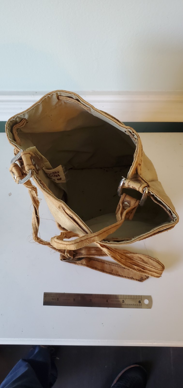 Bag World Lineman Tool Bag 9″×6.5″×5.5″. Adjustable shoulder strap 35″ long.