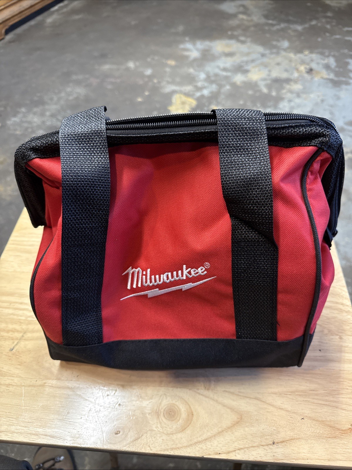 MILWAUKEE HEAVY DUTY CONTRACTORS BAG 11″ x 11″ x 10″ 00158000848 – RED*J
