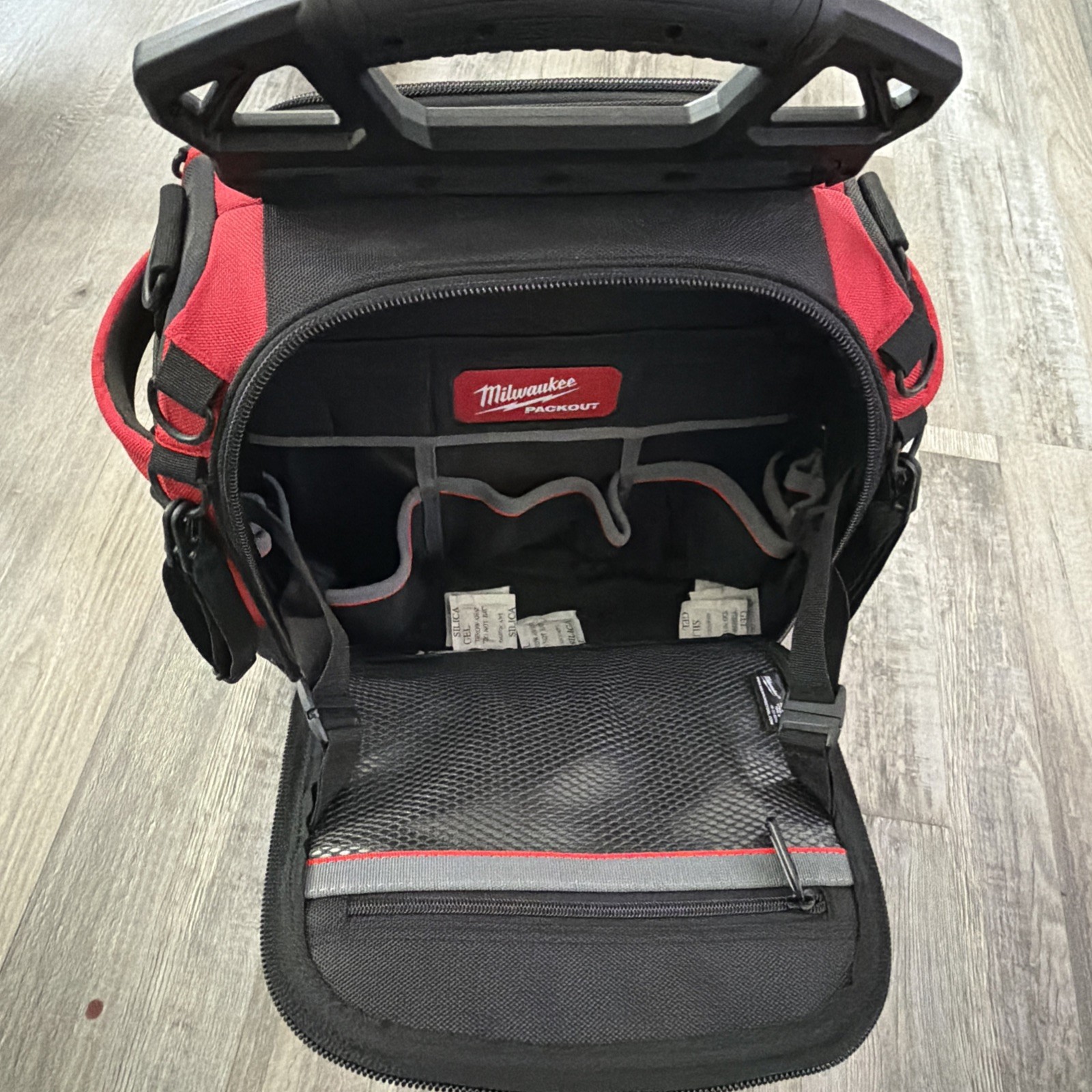 NEW Milwaukee Packout 15″ Tear-Resistant Durable Structured Tool Bag, 48-22-8316