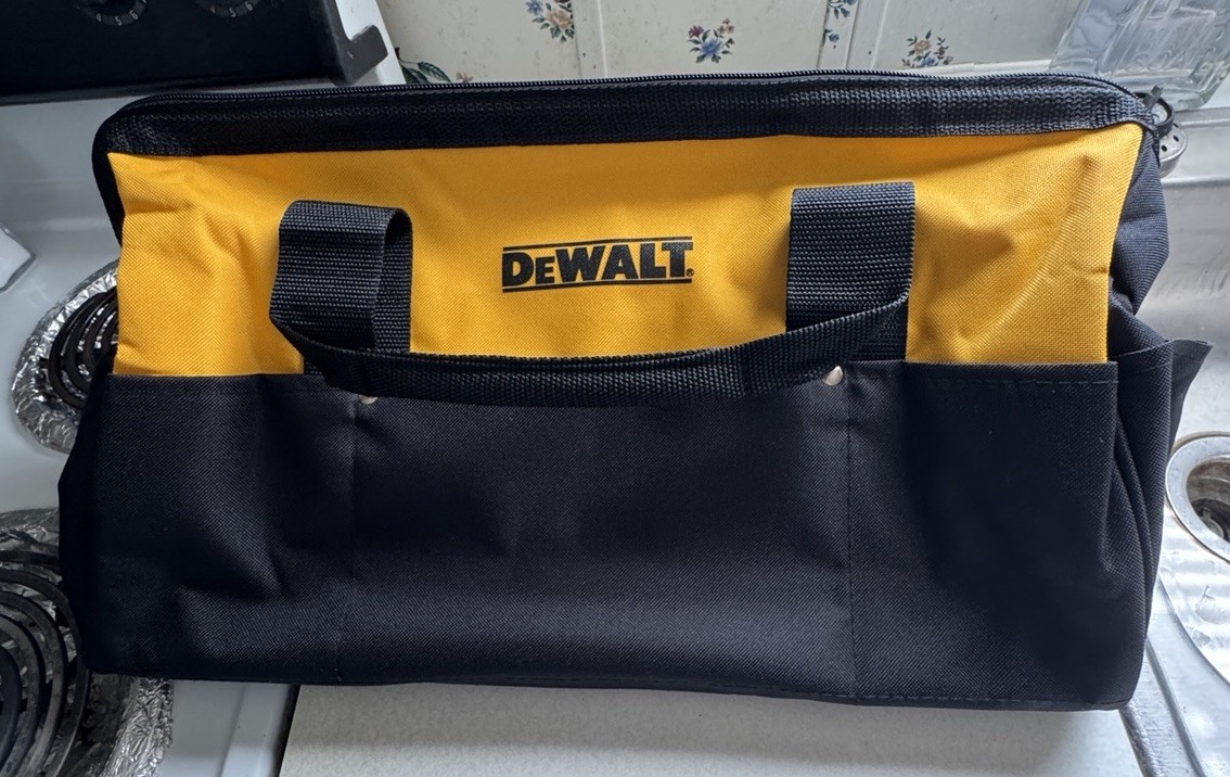 DEWALT 18″ Heavy Duty Contractor Tool Bag