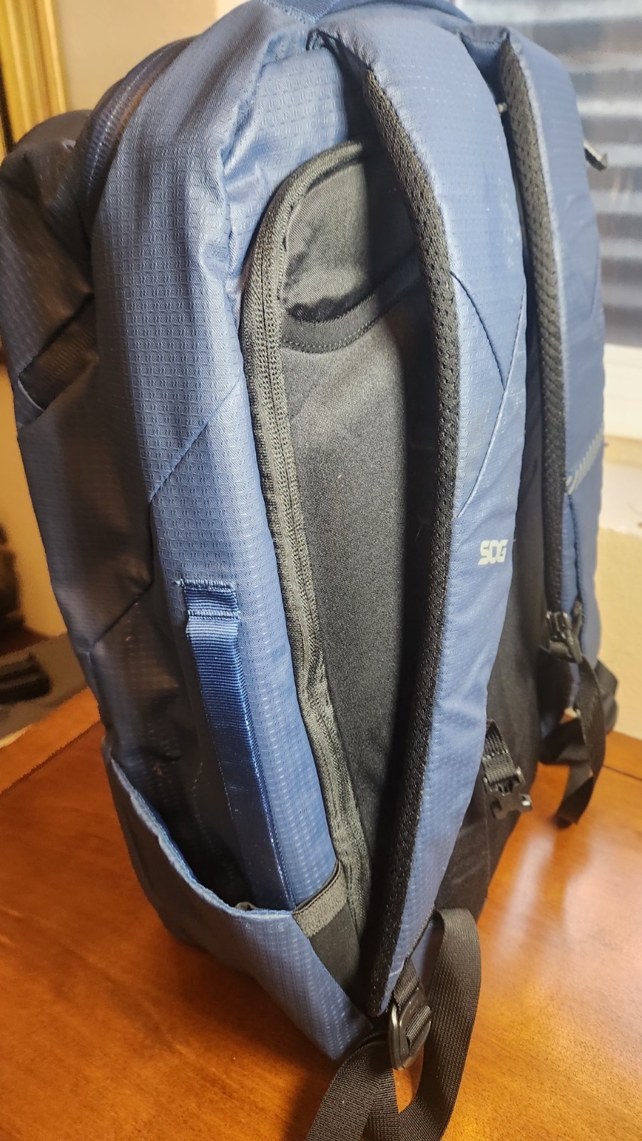 SOG Surrept/36 CS Travel Pack discreet EDC concealment hook and loop