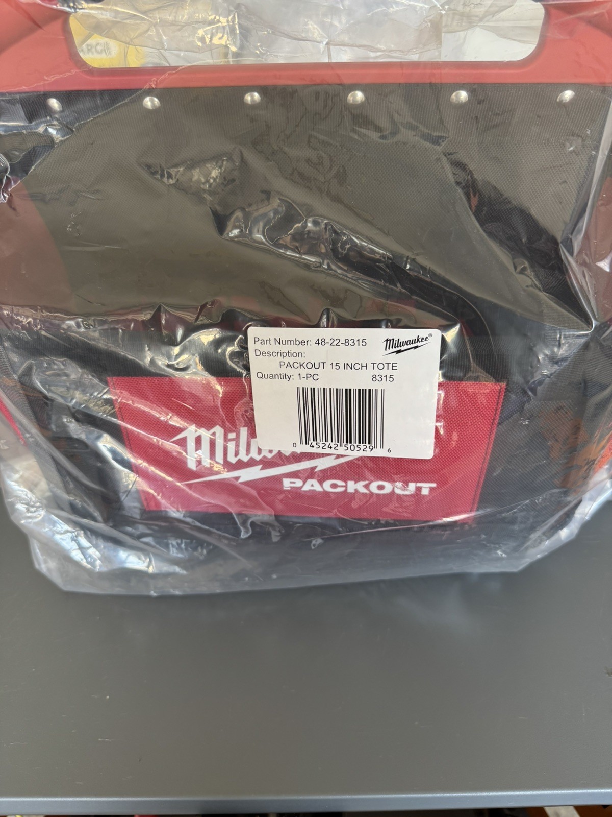 Milwaukee 48-22-8315 15″ PACKOUT Storage Tote, 32 Total Pockets Metal Tape Clip