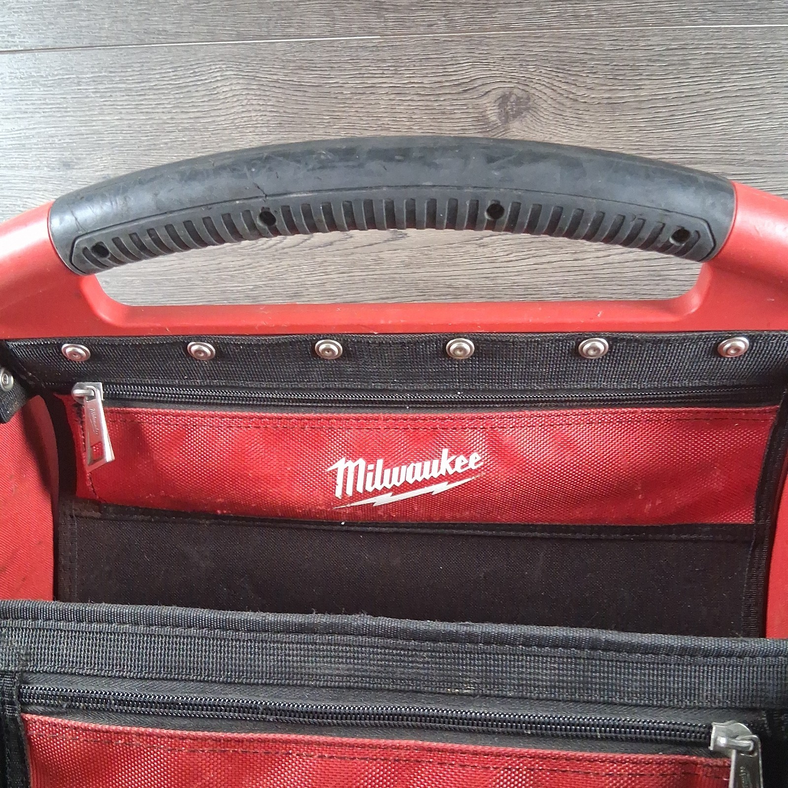 Milwaukee Tool 48-22-8315 Packout 15″ 32 Pocket Tear-Resistant Tool Tote